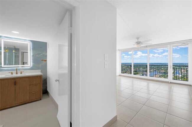 Building Photo - 4280 Galt Ocean Dr