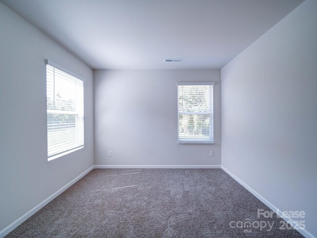 Building Photo - 914 S Battleground Ave