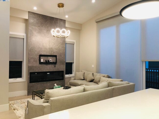 Building Photo - 466-4B1 Ruthven,Palo Alto CA 94301