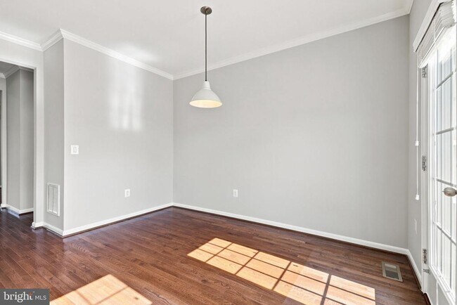 Building Photo - 25678 Pleasant Valley Rd