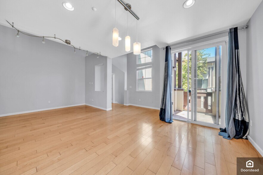 Building Photo - 955 Pavilion Loop