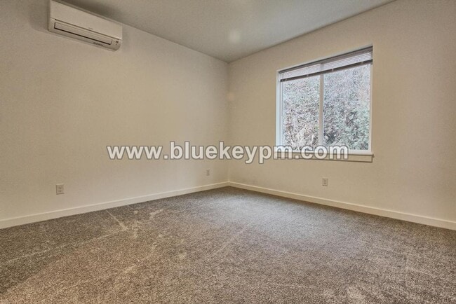 Building Photo - 3 Bed, 2 Bath Home in Woodland with Large Yard