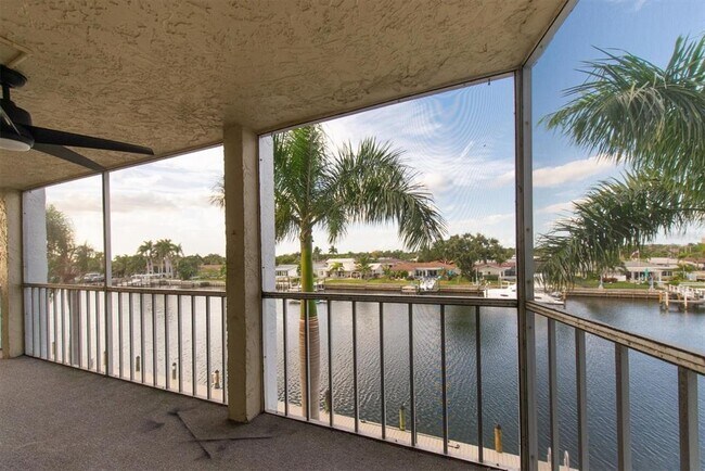 Building Photo - 4900 38th Way S