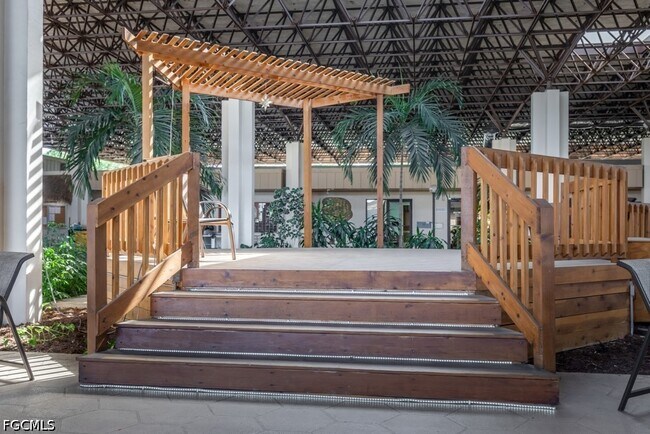 Building Photo - 7430 Lake Breeze Dr