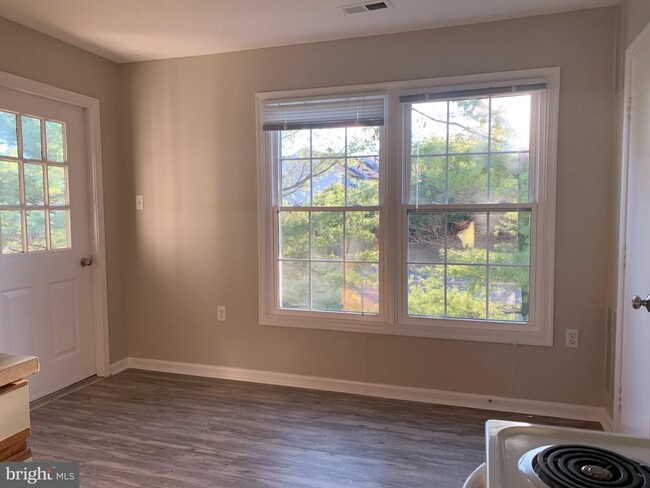 Building Photo - 7575 Belle Grae Dr