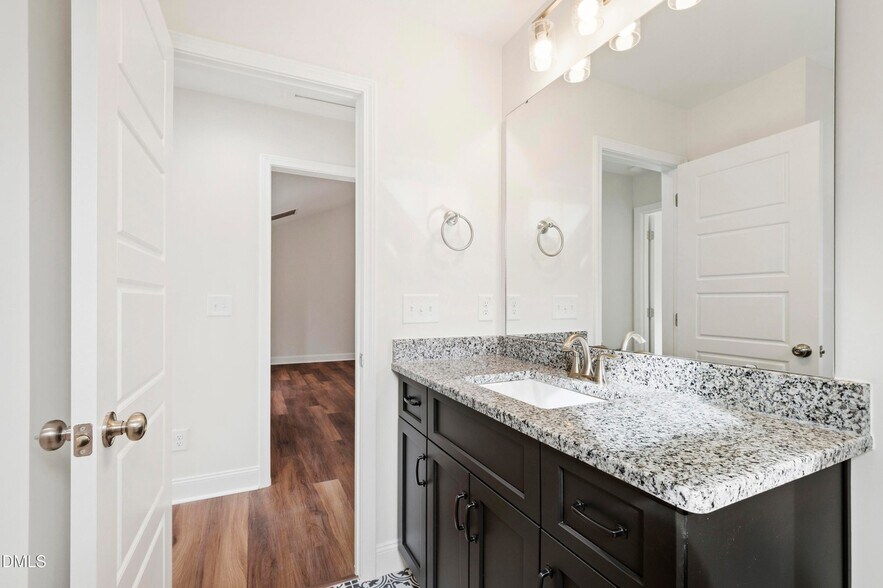 Building Photo - 157 Harmony Trl