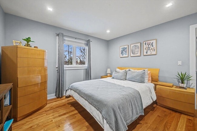 Building Photo - 2076 Valley Lo Ln