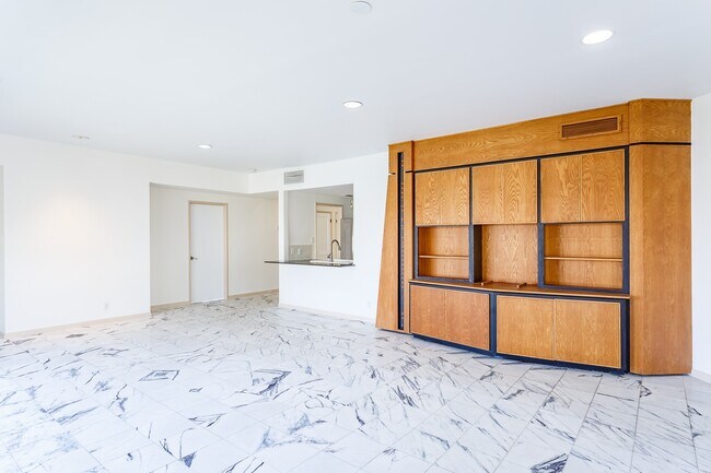 Building Photo - 1302 Marina Bay Dr