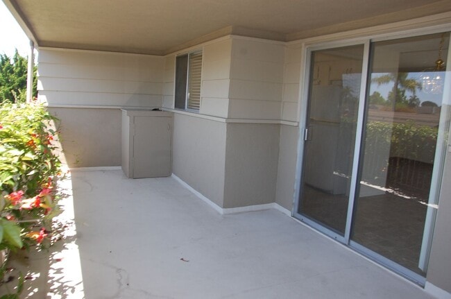 Building Photo - Encina Royale 3 Bedroom