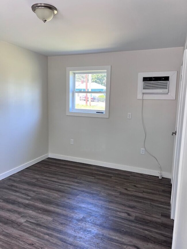 Building Photo - Beautifully remodeled and completed 1 bedr...