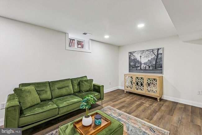Building Photo - 4250 Piper Ln