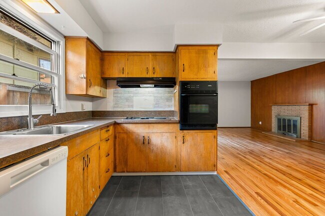 Building Photo - 2746 SE 31st Ave