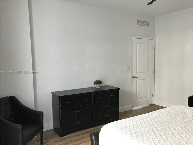 Building Photo - 7900 Harbor Island Dr