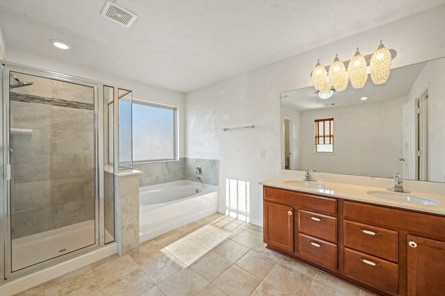 Building Photo - 5007 Pine Ridge Knoll Ct