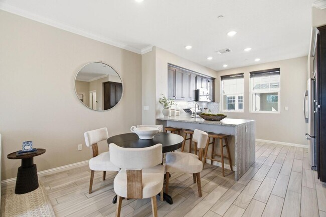 Building Photo - 394 Circuit Wy