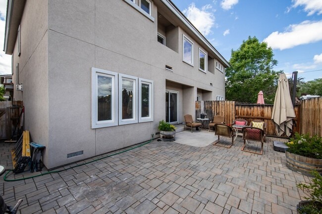 Building Photo - Central 2 Bedroom Home - Reno