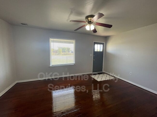 Building Photo - 137 SE 1st St