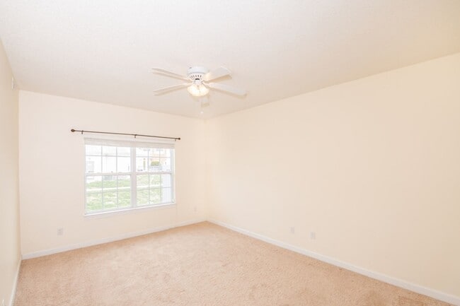 Building Photo - Beautiful Condo in Virginia Beach