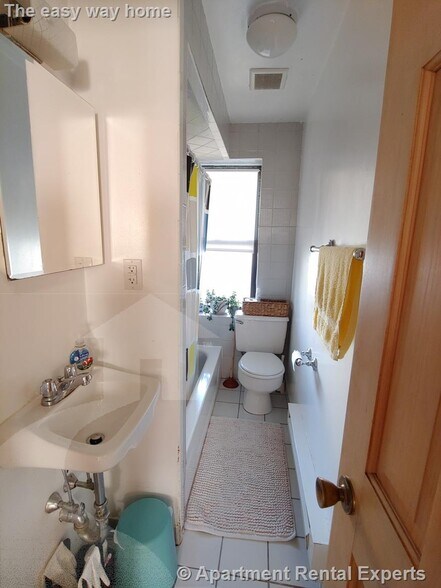 Building Photo - 43 Ivaloo St