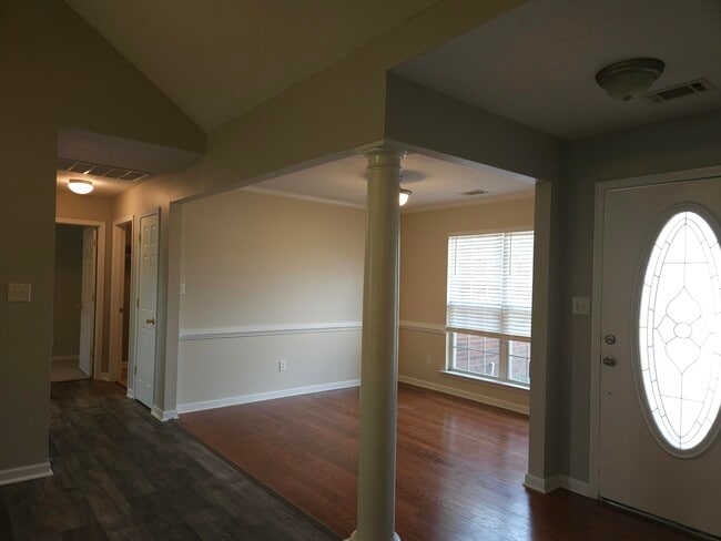 Building Photo - 219 Rainbow Falls