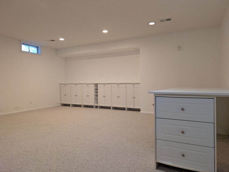 Building Photo - 8 Trewbridge Ct