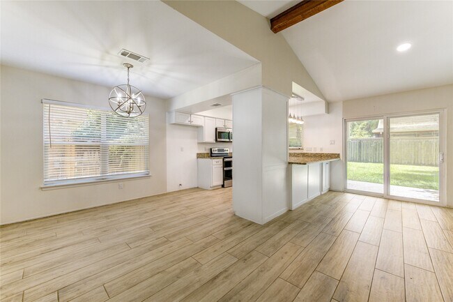 Building Photo - 2114 River Village Dr