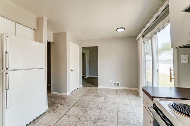 Building Photo - 3704 Willow Run Dr