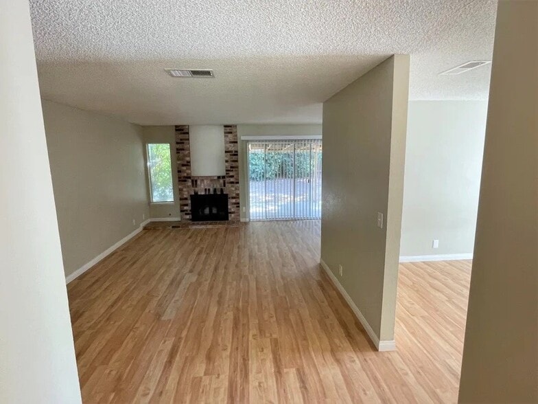 Building Photo - 4886 Birkdale Cir