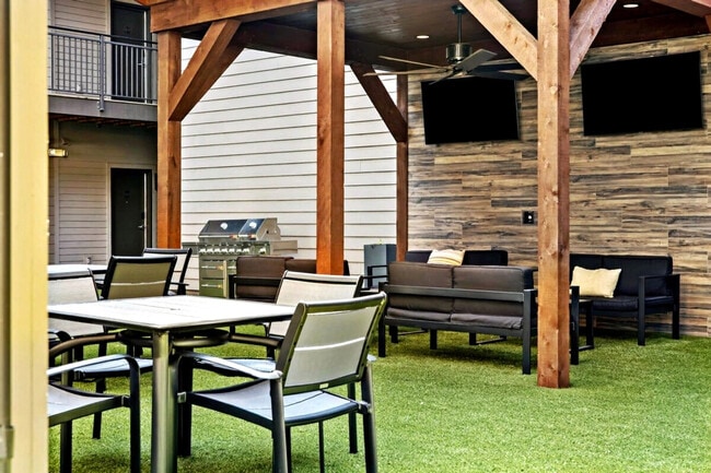 Building Photo - 1016 18th Ave S