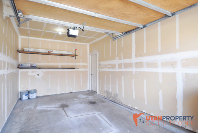 Building Photo - 6729 Pine Landing Way