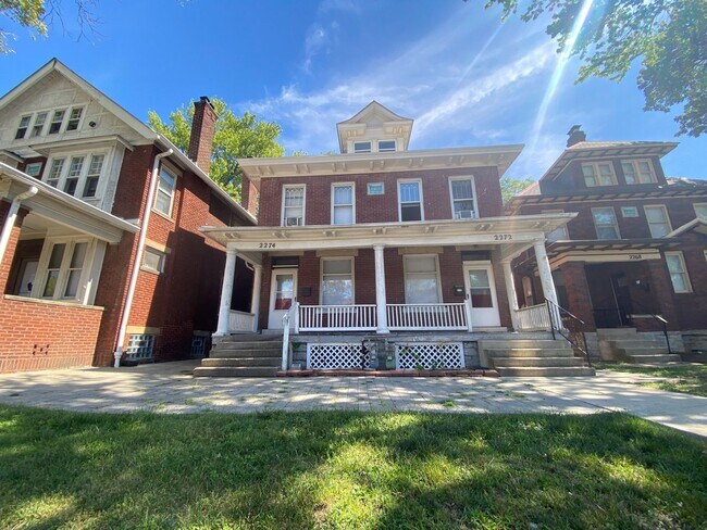 Primary Photo - 2272-2274-2274 N High St
