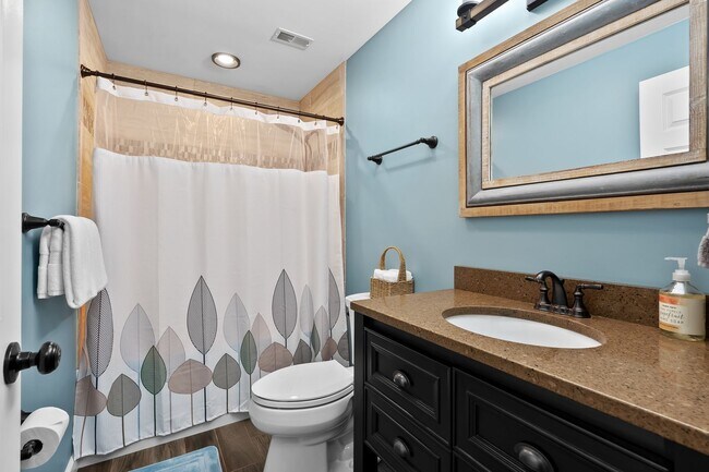 Building Photo - Four bedroom, 3 Bathroom with Bonus Room a...