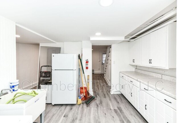 Building Photo - 2230 Observatory Pl NW