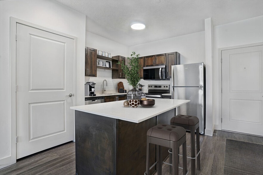 Building Photo - Canyon View Crossing