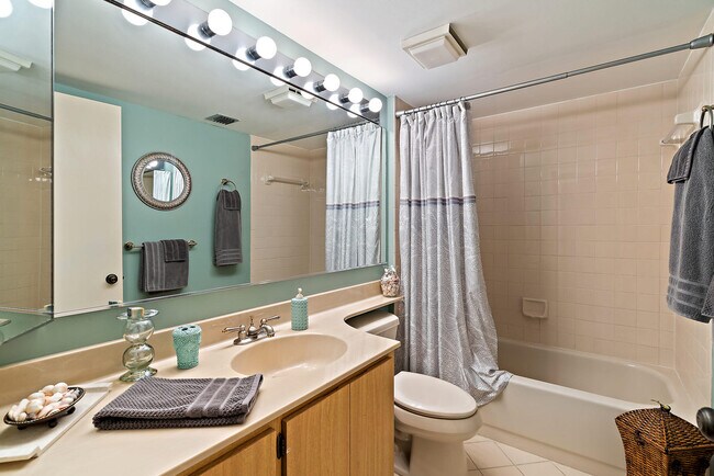 Building Photo - 701 Seafarer Cir