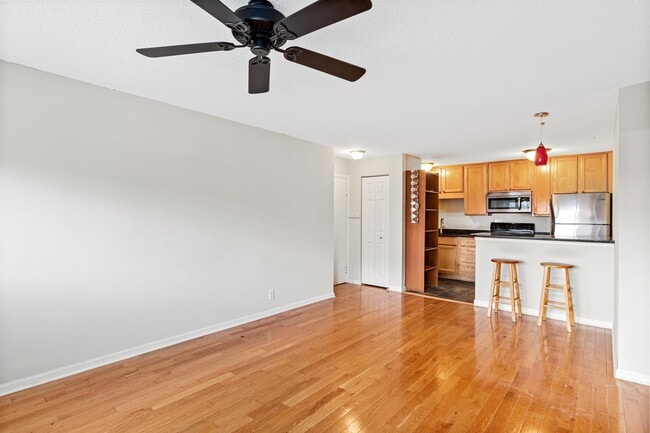 Building Photo - 1800 La Salle Ave