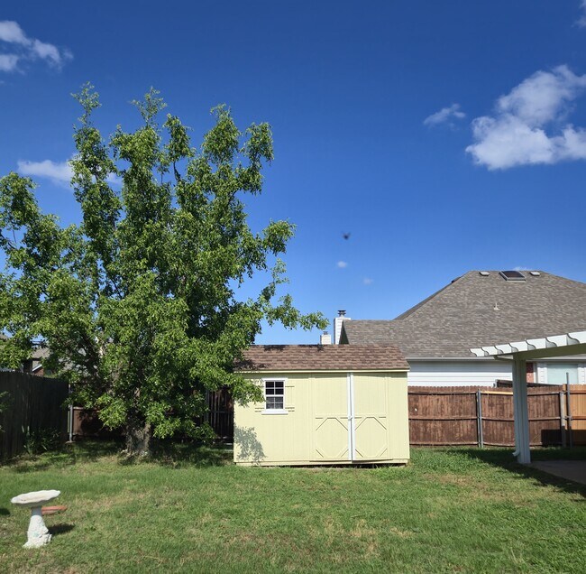 Building Photo - 5705 Seneca Dr