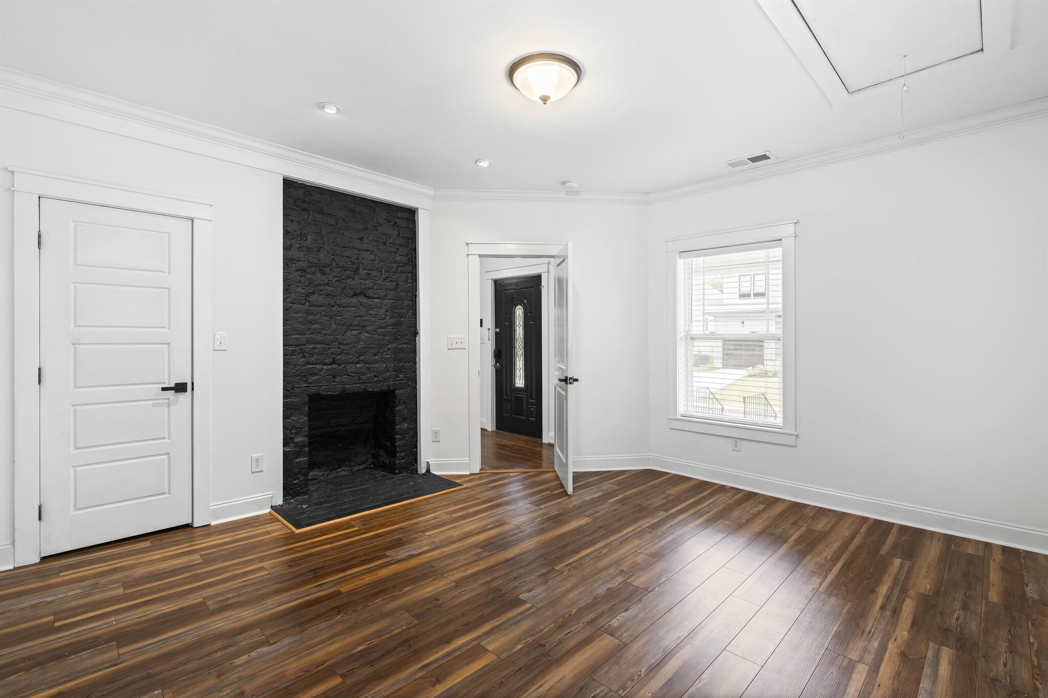 Building Photo - 815 E Davie St