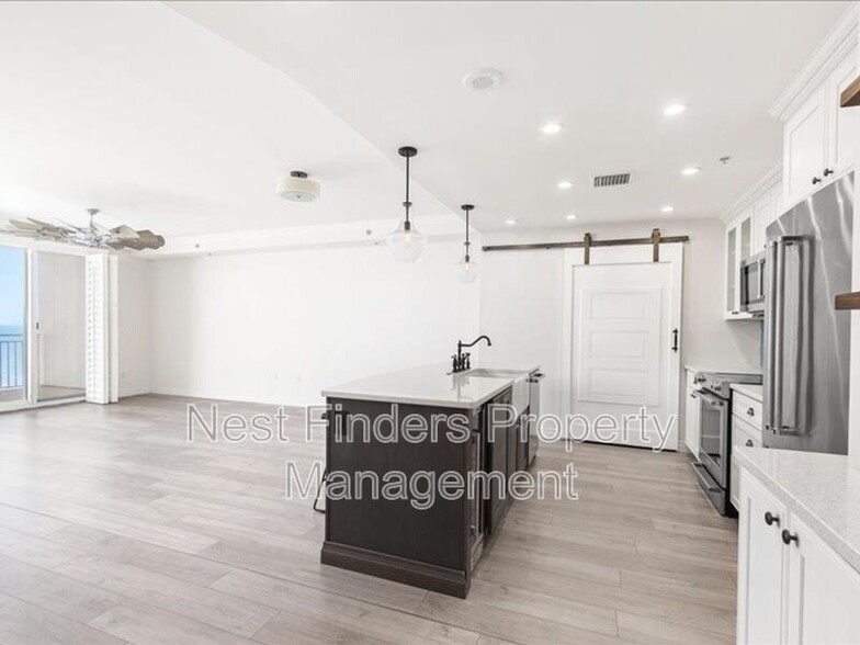 Building Photo - 1415 1st St N