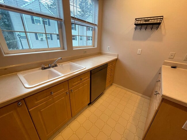 Building Photo - 14290 SW Cougar Ridge Dr