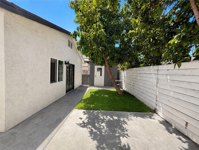 Building Photo - 10515 Firmona Ave