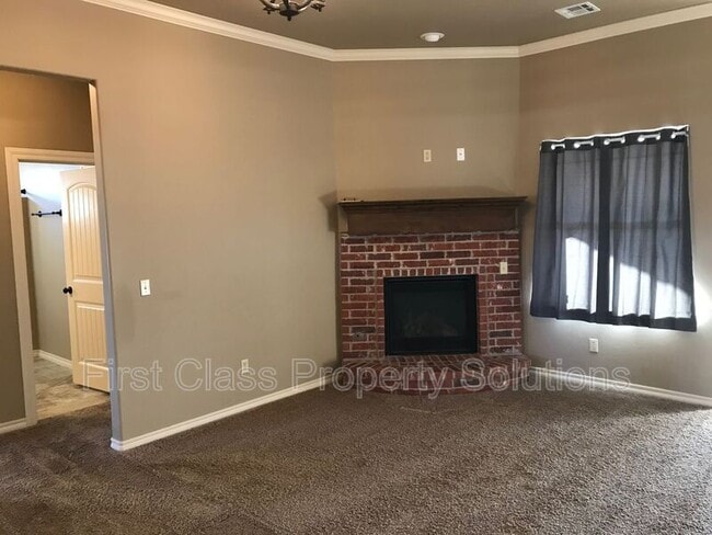 Building Photo - 1721 Sharon Dr