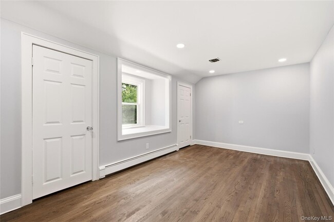 Building Photo - 3 Farmwoods Ln