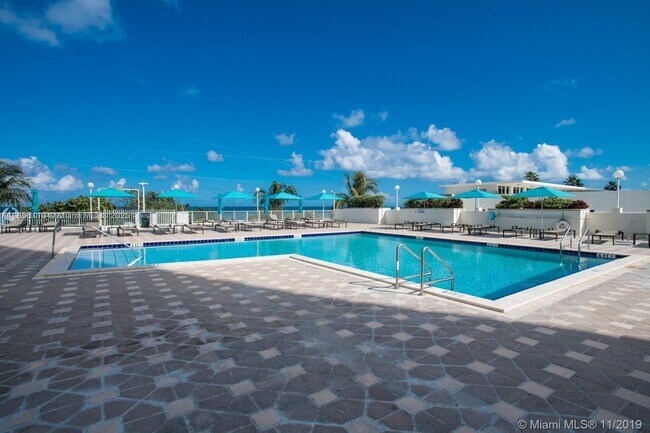 Building Photo - 5701 Collins Ave