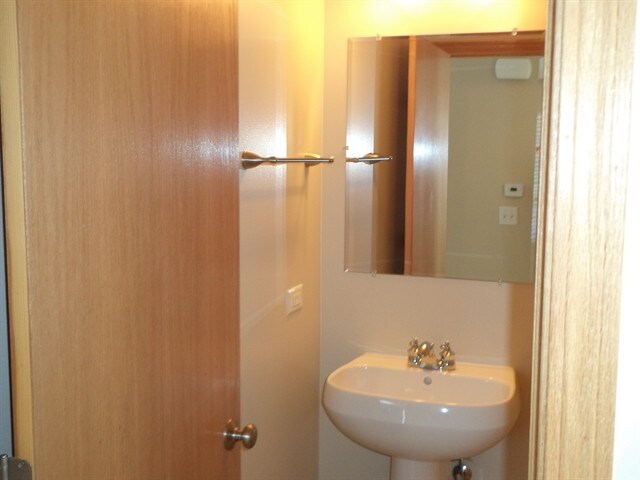 Building Photo - 618 Treble Ln