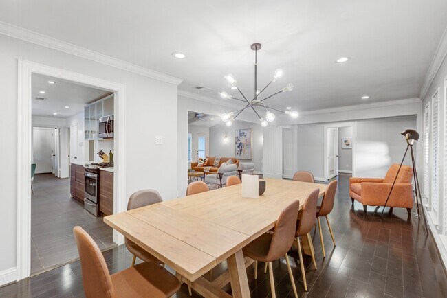 Building Photo - 9667 Timberleaf Dr