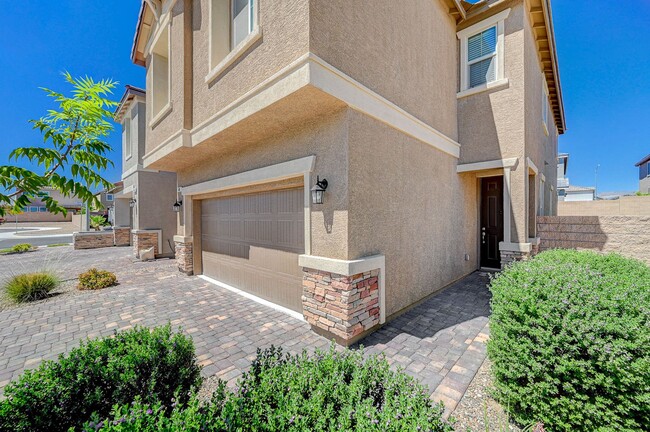 Building Photo - MODERN 2 Story, 3 Bedroom Home near Aliante!