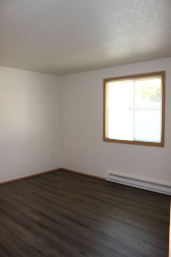 Building Photo - 252 NE Palomar Ct