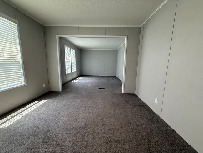Building Photo - 46000 Geddes Rd