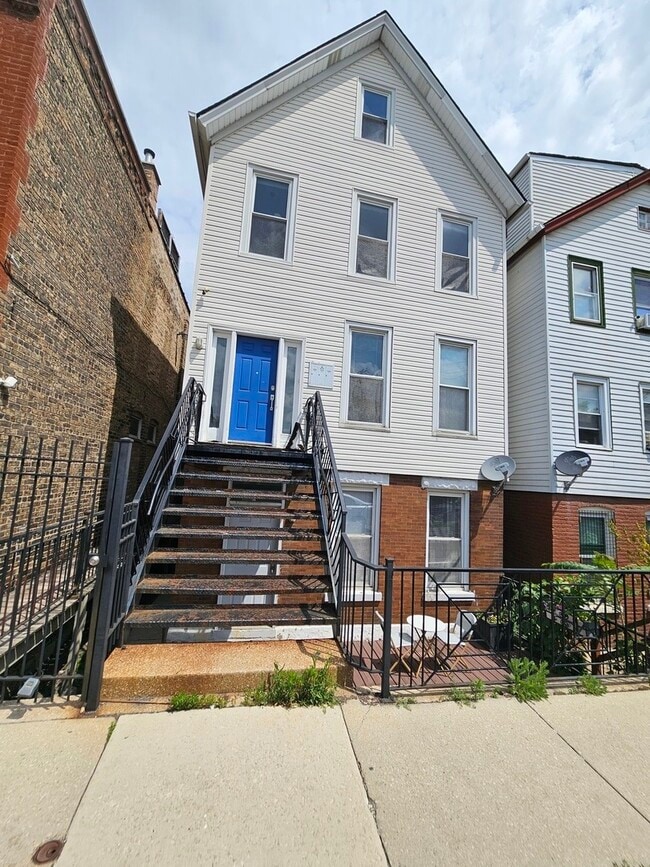Primary Photo - 1618 W Blackhawk St